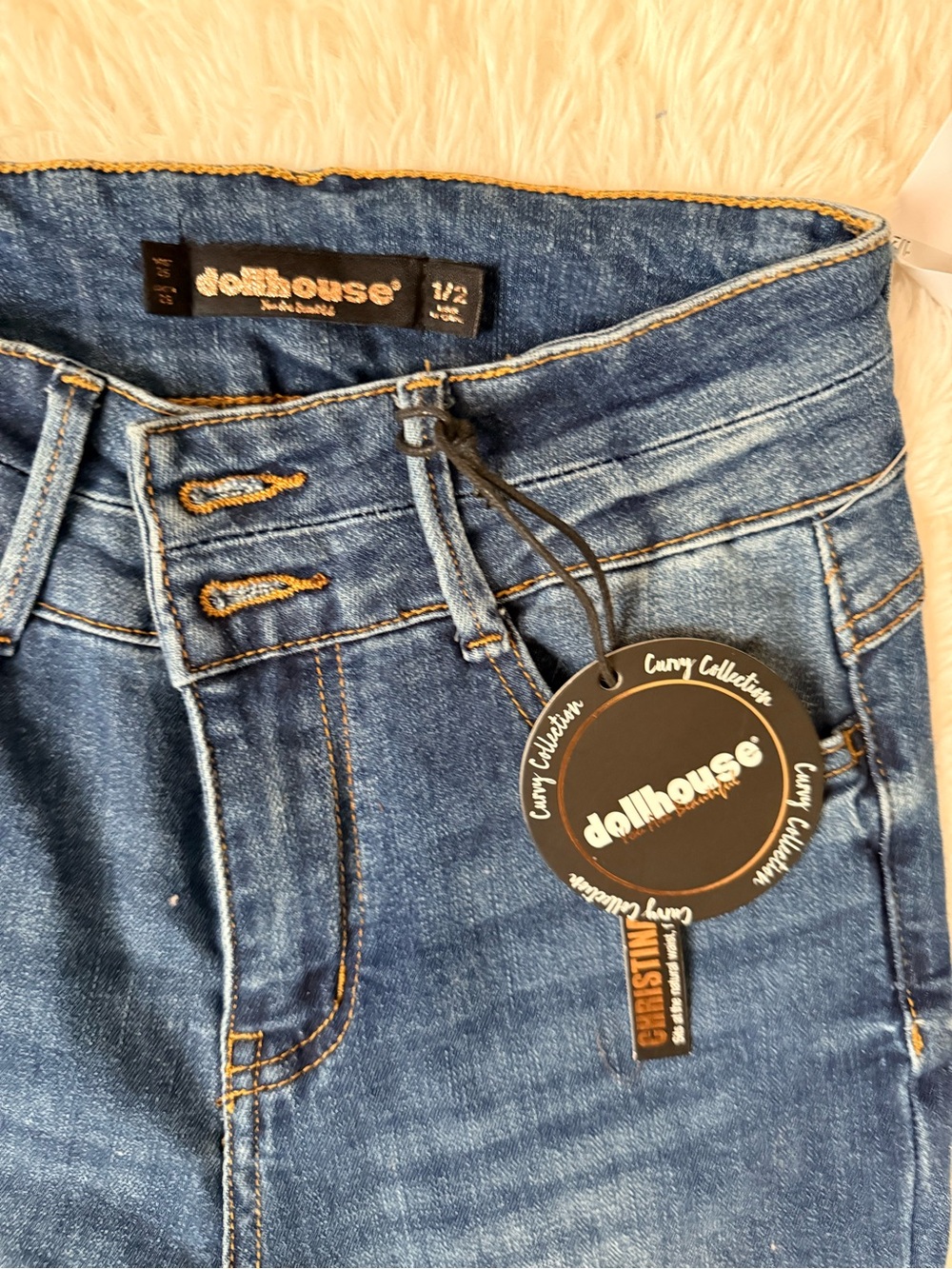MACY’S Dollhouse Curvy Collection Medium Blue High-Rise Jeans NWT size 1/2